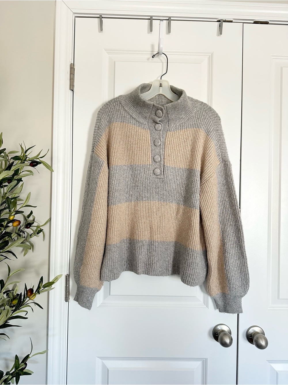 🍨 Christian Siriano • Striped Sweater